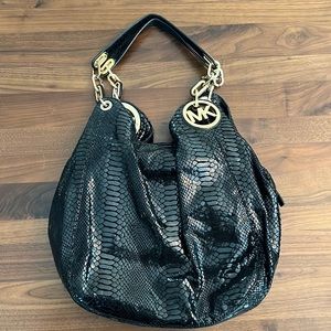Michael Kors hobo shoulder bag. Used lightly. Like new condition.